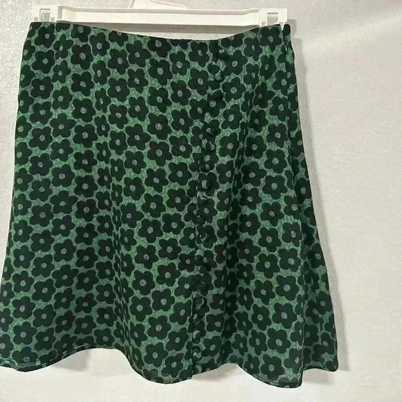 159. Urban Outfitters Women's Green and Black Skirt - Picture 7 of 9